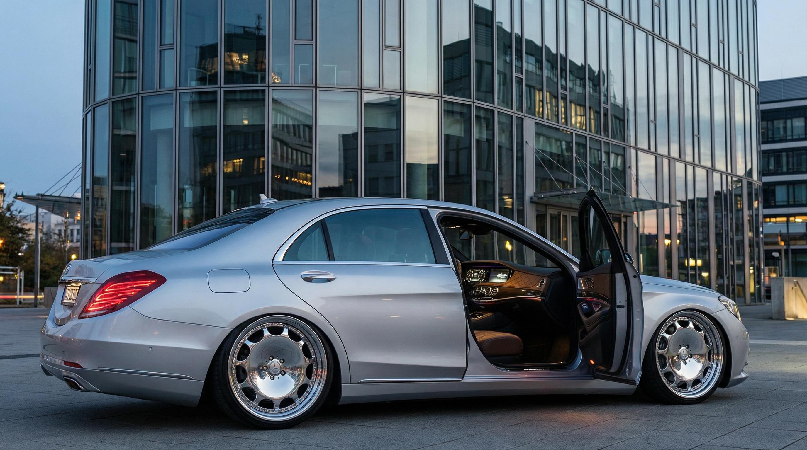 抖阴银色轿车气动避震改装视频